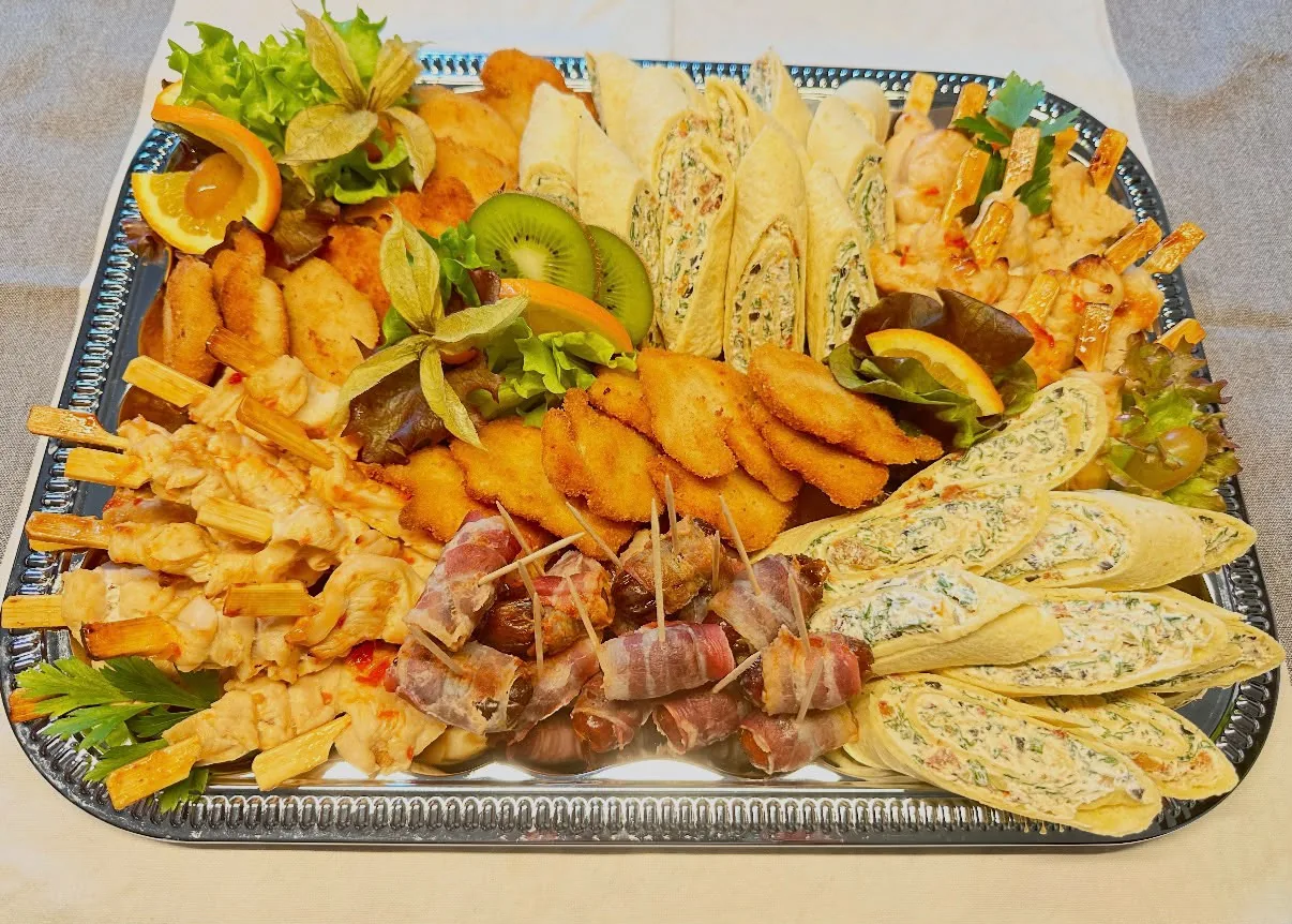 Käsespieße mit Obst